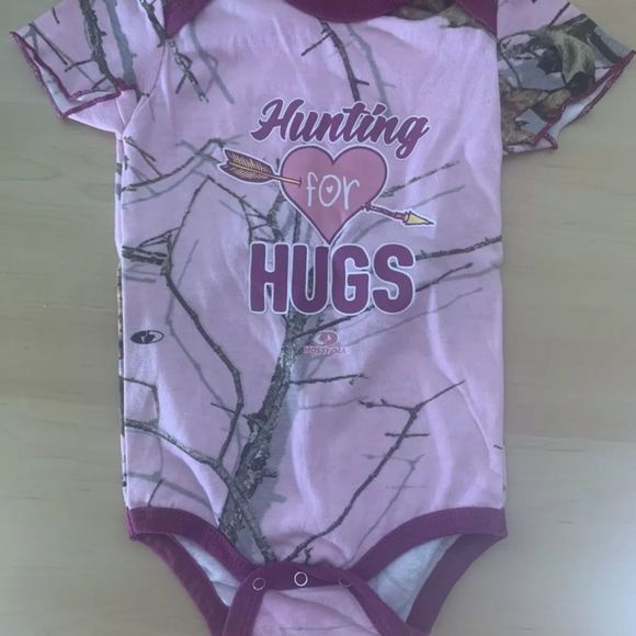 Mossy Oak One Piece Bodysuits Lot Of 3 size 18 Months EUC - Picture 10 of 10